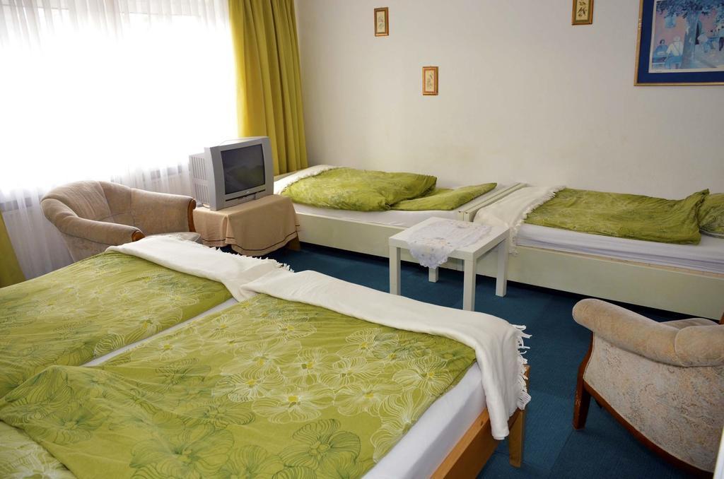 Hotel Ziegenhagen Colónia Quarto foto